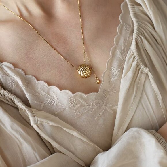 Gold Seashell Pearl Pendant Necklace Locket with Star Charm Ocean Jewelry Gift - Picture 4 of 6